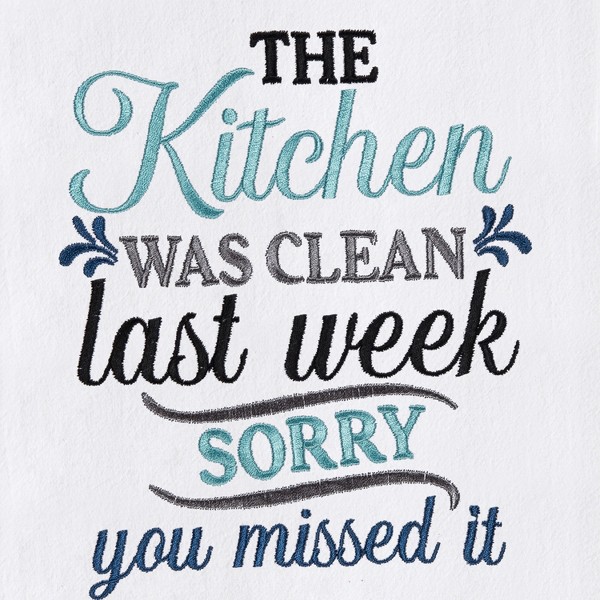 Toalla bordada C&F Home con frase divertida La cocina estaba limpia 2