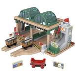 Thomas & Friends Knapford Station Wooden Railway Passenger Pickup Playset with 2 Passenger Cars, 1 Cargo Car, 5 Story Tiles and 4 Track Adapters