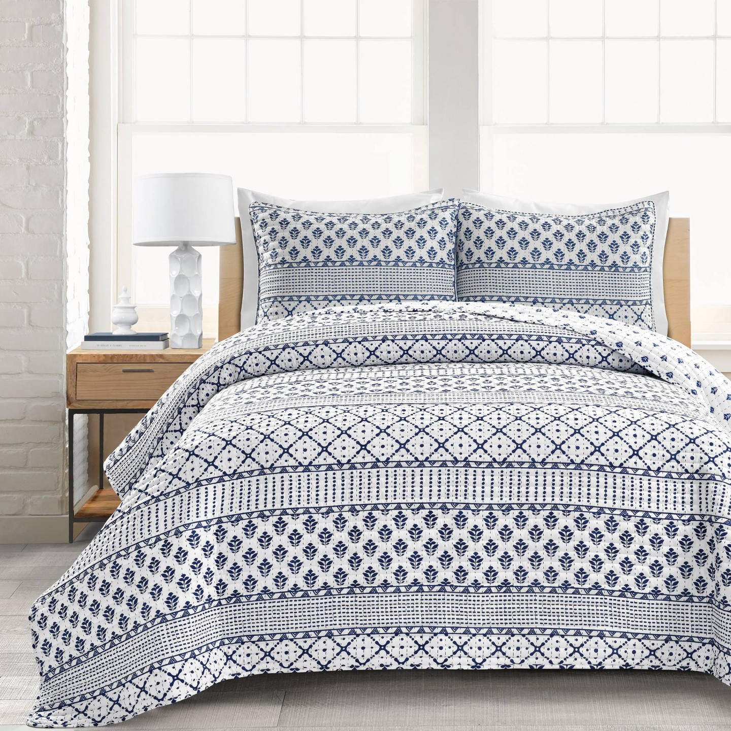Комплект с покрывалом Lush Decor Full/Queen 3pc Monique Stripe Quilt Set Navy/White - Lush Décor, цвет: Полосатый — фото 1
