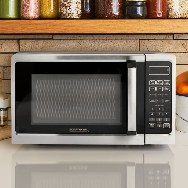Black + Decker 700W Digital Microwave Oven With Turntable in Stainless Steel, 2 of 7