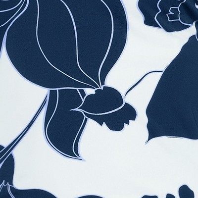 white/navy lilies placement