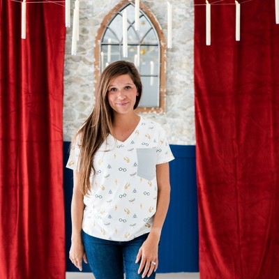 Women’s Relaxed Fit V-Neck in Icon