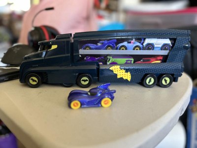  Fisher-Price DC Batwheels Toy Hauler and Car, Bat-Big Rig with  Ramp and Bam The Batmobile 1:55 Scale Diecast Toy Vehicle, Ages 3+ Years :  Toys & Games