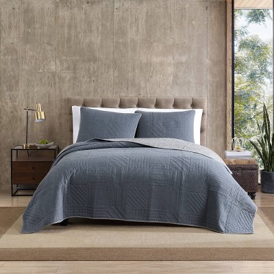 Casual Comfort King Cotton Quilt Set in Washed Denim Blue with Reversible Chrome Gray