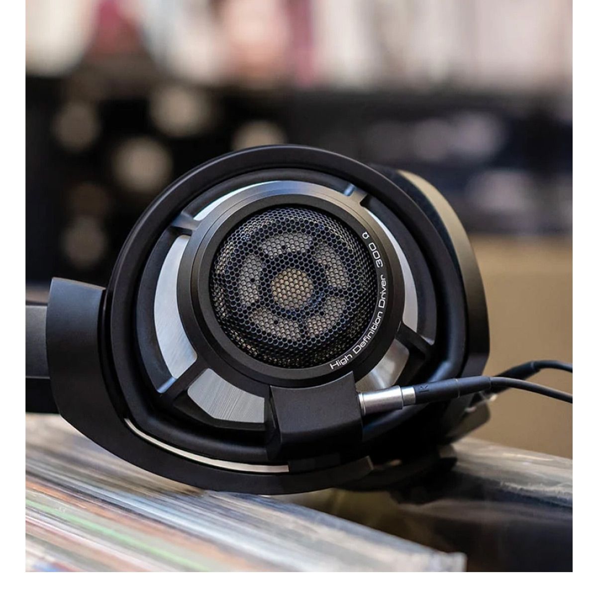 Sennheiser HD 800S Studio Professional Over-Ear Headphones (Black) - thumbnail 3