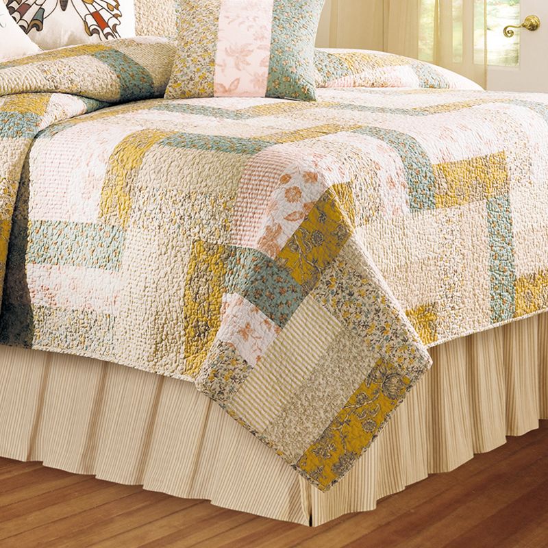 C&F Home Audrey Quilt, 3 of 4