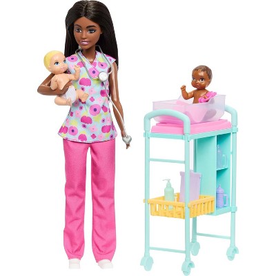 Детские куклы Barbie Careers Baby Doctor Playset with Brunette Fashion Doll, 2 Baby Dolls, Exam Table & Accessories — фото 3