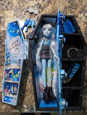 Monster High Skulltimates Secrets Fearidescent Frankie Stein Fashion ...