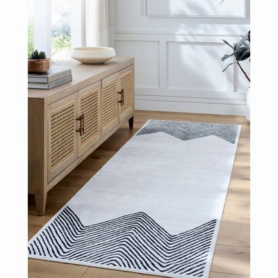 Anneke Black and Off-White Geometric Washable Area Rug 5'3" x 7'7"