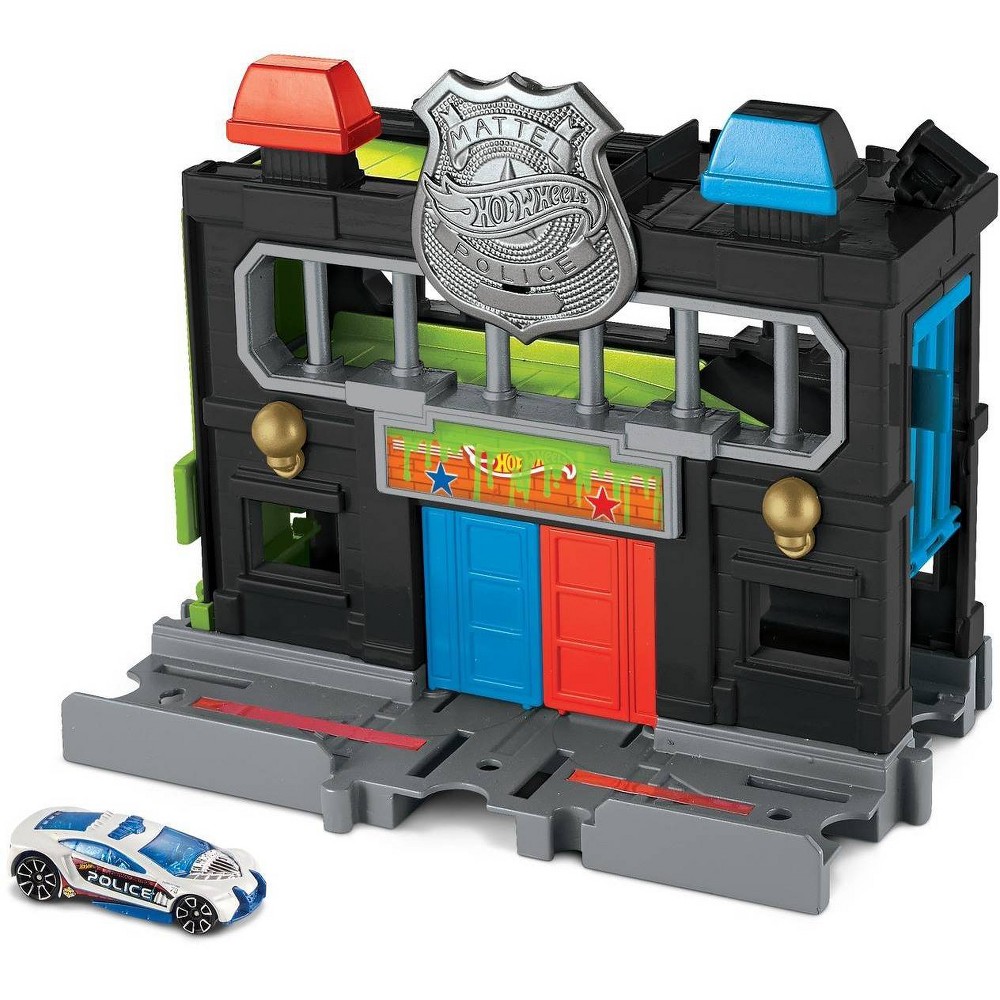 Hot Wheels Downtown Police Station Play Set