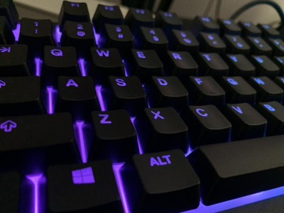 STEELSERIES - Clavier Gaming Filaire Apex 3 TKL RVB AZER…