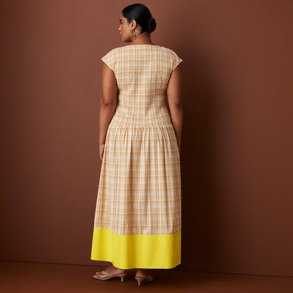 Vestido largo de gingham con cintura caída y fruncido para mujer - Rosie Assoulin x Target Caqui 2