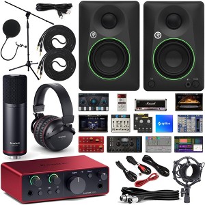 Focusrite Scarlett Solo Studio 3rd Gen USB-C Bundle with CM25