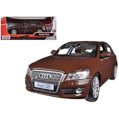 Audi Q5 Brown 1/24 Diecast Car Model by Motormax