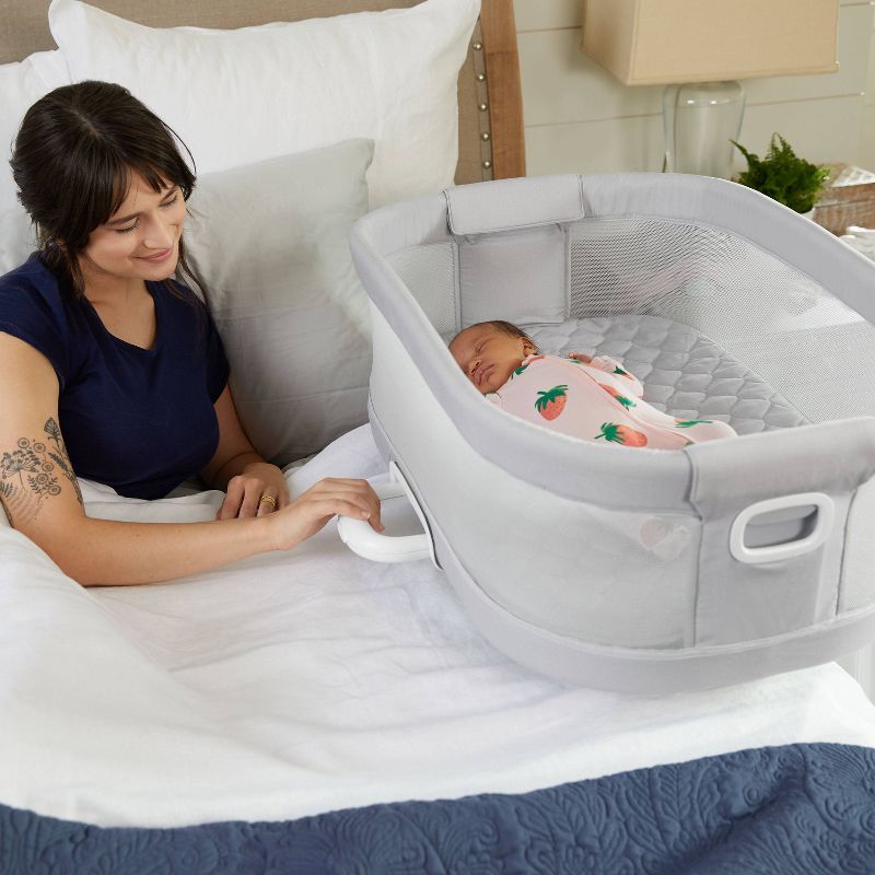 Graco Dream More Deluxe Bedside Bassinet with Calming Motion, 4 of 7