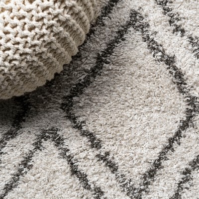 Vintage-Inspired Ivory and Gray Diamond Trellis Shag Runner Rug