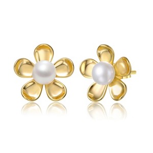 Guili Sterling Silver 14K Gold Plated Earrings with White Freshwater Pearl, Featuring a Beautiful Blooming Daisy Flower Stud Design - 1 of 2