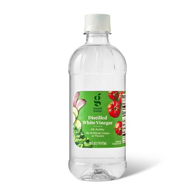 A clear plastic bottle labeled "Good & Gather Distilled White Vinegar" with 5% acidity and a capacity of 16 fl oz (1 pt) 473 ml.