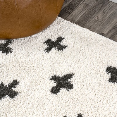 Cristo Berber-Inspired White & Black Geometric Shag Rug 4' x 6'