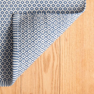 Finn Blue and White Handwoven Wool and Synthetic 5' x 8' Rug