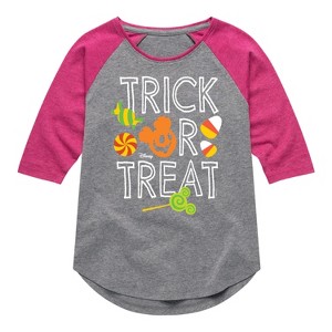 Girls' - Disney - Trick Or Treat Shirt Tail Raglan Graphic T-shirt - 1 of 4