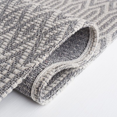 6'7" x 9' Gray Geometric Wool Braided Area Rug