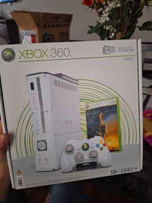 Microsoft y MEGA lanzan una Xbox 360 a escala que puedes construir en casa