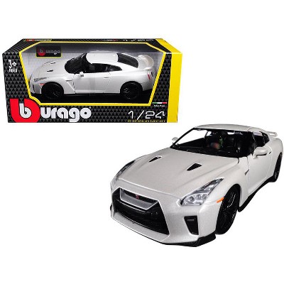 2017 Nissan GT-R R35 White 1/24 Diecast Model Car by BBurago