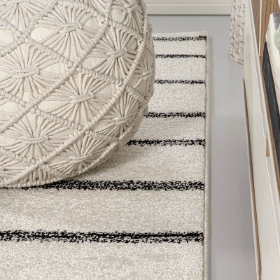 Williamsburg Cream and Black Striped 4' x 6' Synthetic Area Rug