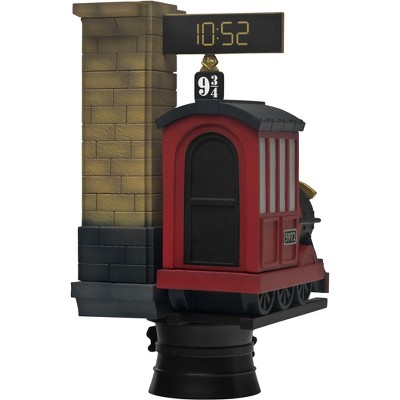 Harry Potter Platform 9 3/4 Diorama with Hedwig and Luggage