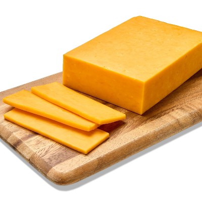 Medium Cheddar Cheese - 16oz - Good & Gather&#8482;