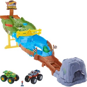Hot Wheels Monster Trucks Wreckin' Raceway Trackset - 1 of 4