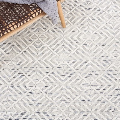 Ivory and Black Hand Woven Wool Area Rug, 3' x 5'