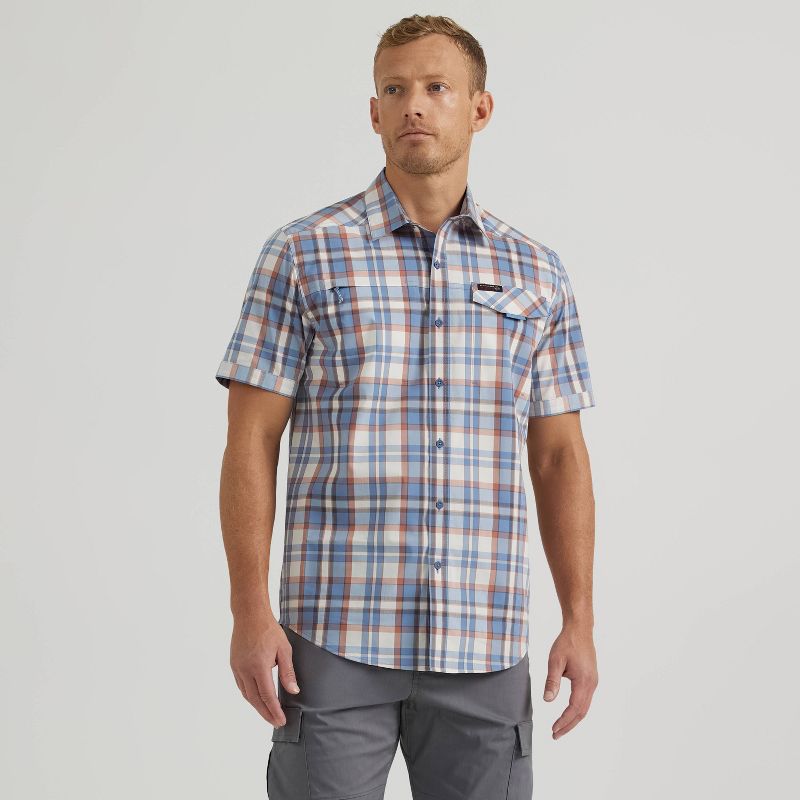 Wrangler Men&#39;s ATG Short Sleeve Button-Down Shirt, 1 of 7