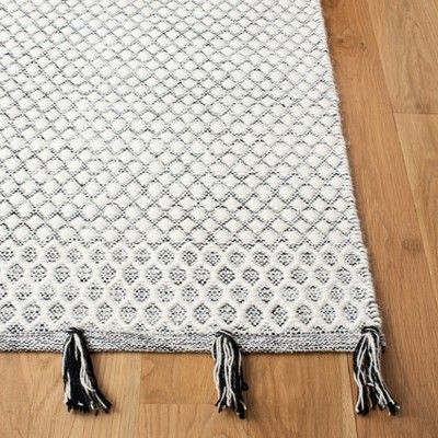 Handwoven Black and Ivory Cotton-Wool Blend Ikat Area Rug