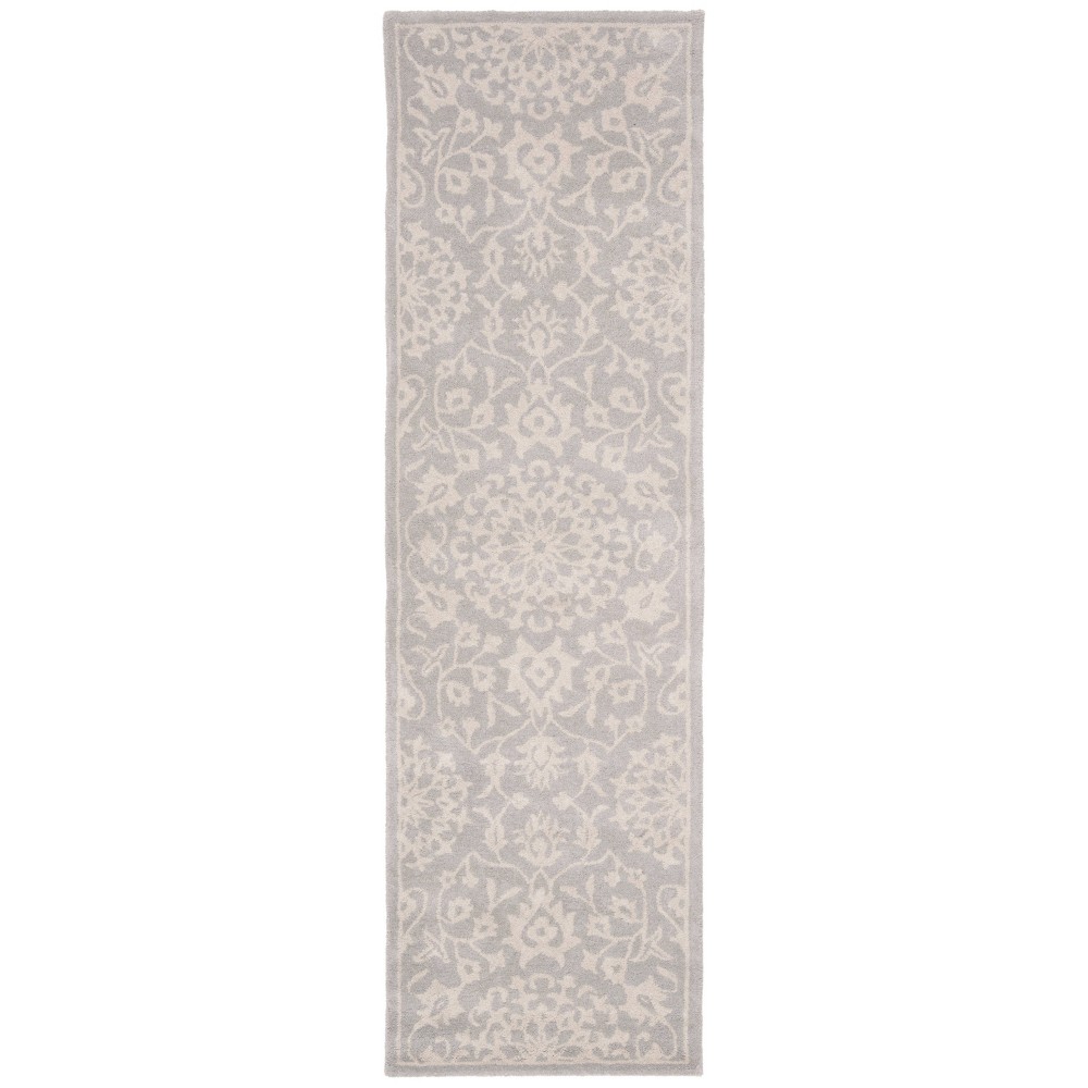 2'3inx8' Runner Medallion Gray/Silver - Safavieh