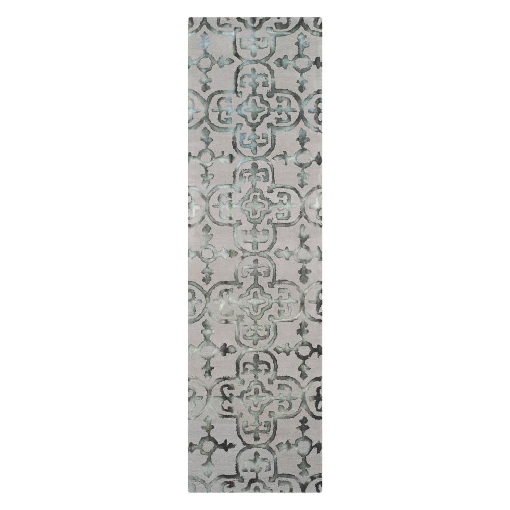 2'3inx14' Runner Medallion Gray/Charcoal - Safavieh