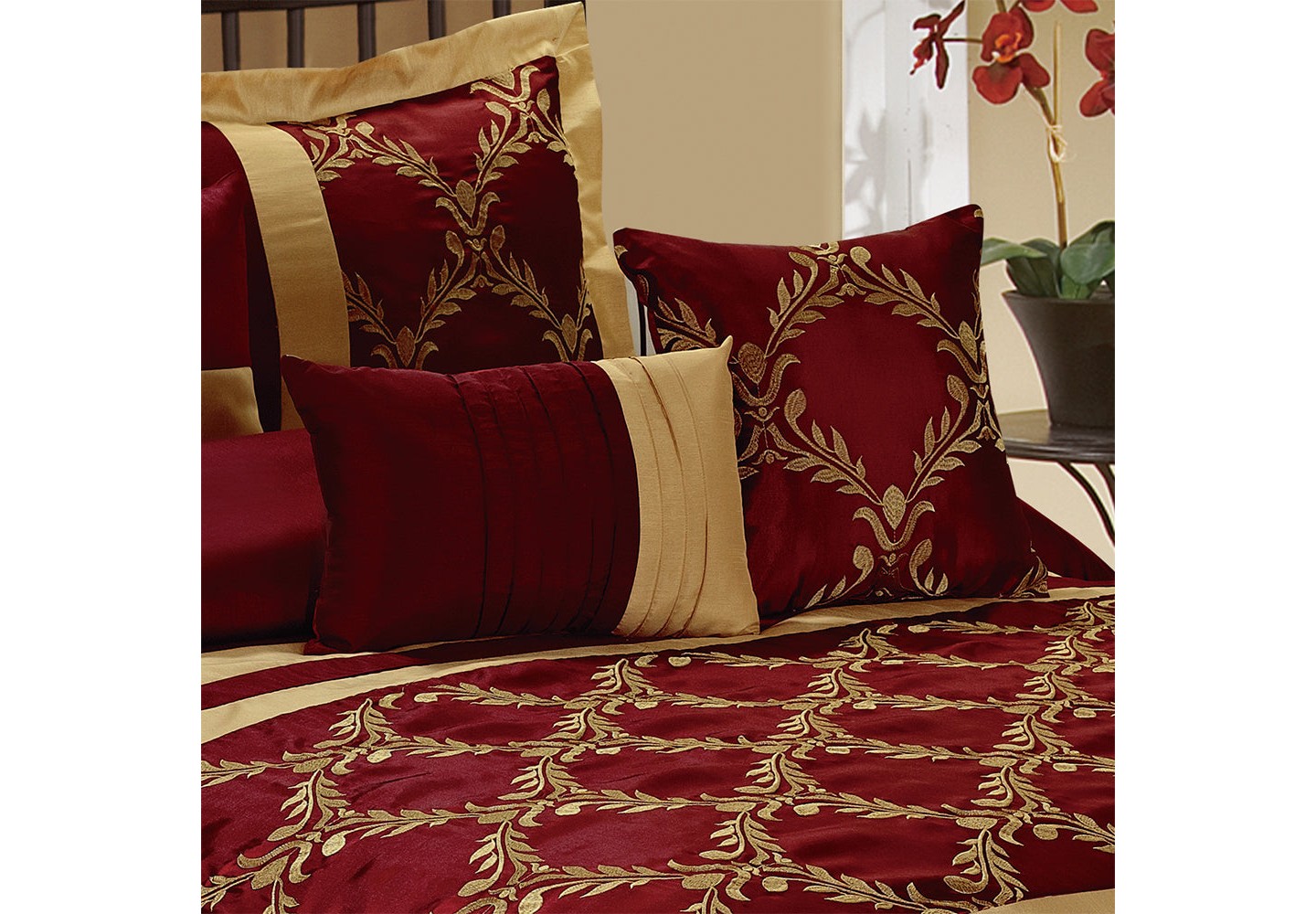 Постельное бельё HIG 7 Piece Bed in A Bag Comforter Set Queen Burgundy and Gold Faux Silk Fabric Embroidered Bedding Set, цвет: Бордовый — фото 4