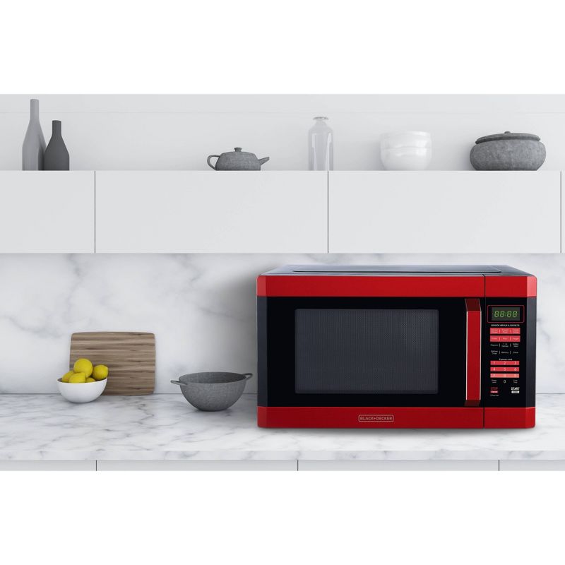 BLACK+DECKER 1.6 cu ft 1100W Microwave Oven - Red, 3 of 4
