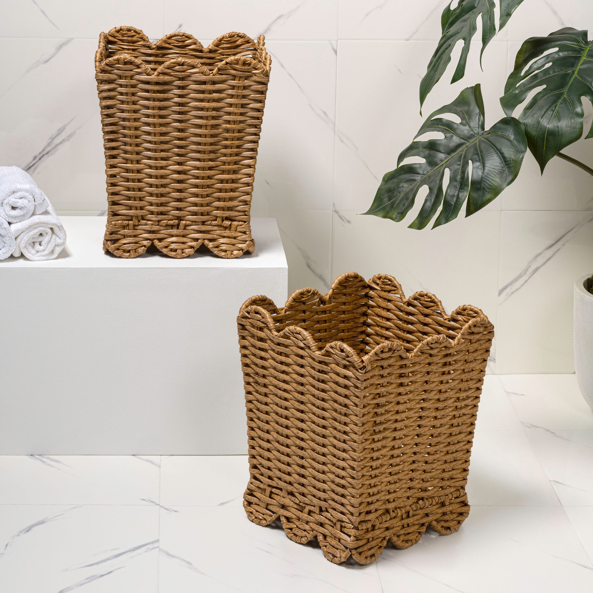 happimess Silas Modern Farmhouse Resin 3.3-Gallon Tapered Square Wicker Wastebasket with Scalloped Edge