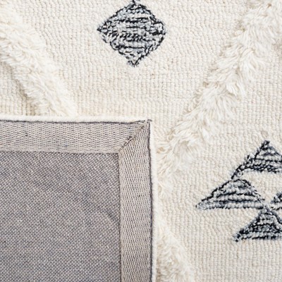 Casablanca 6' x 6' Black and Ivory Wool Tufted Shag Rug