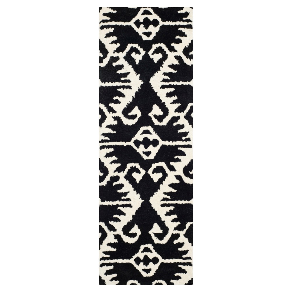 2'3inx7' Runner Garrard Area Rug Black/Ivory - Safavieh