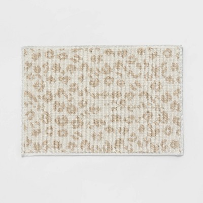 Cream on sale bath rug