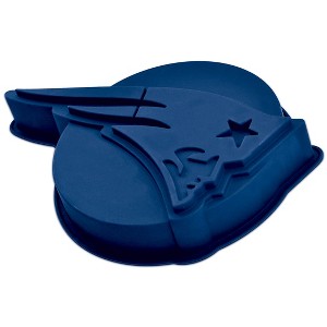 MasterPieces FanPans NFL New England Patriots Team Logo Silicone Cake Pan - 1 of 4