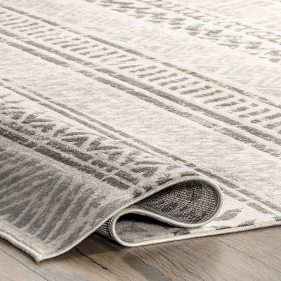 Light Grey Geometric Patterned Synthetic 4' x 6' Area Rug