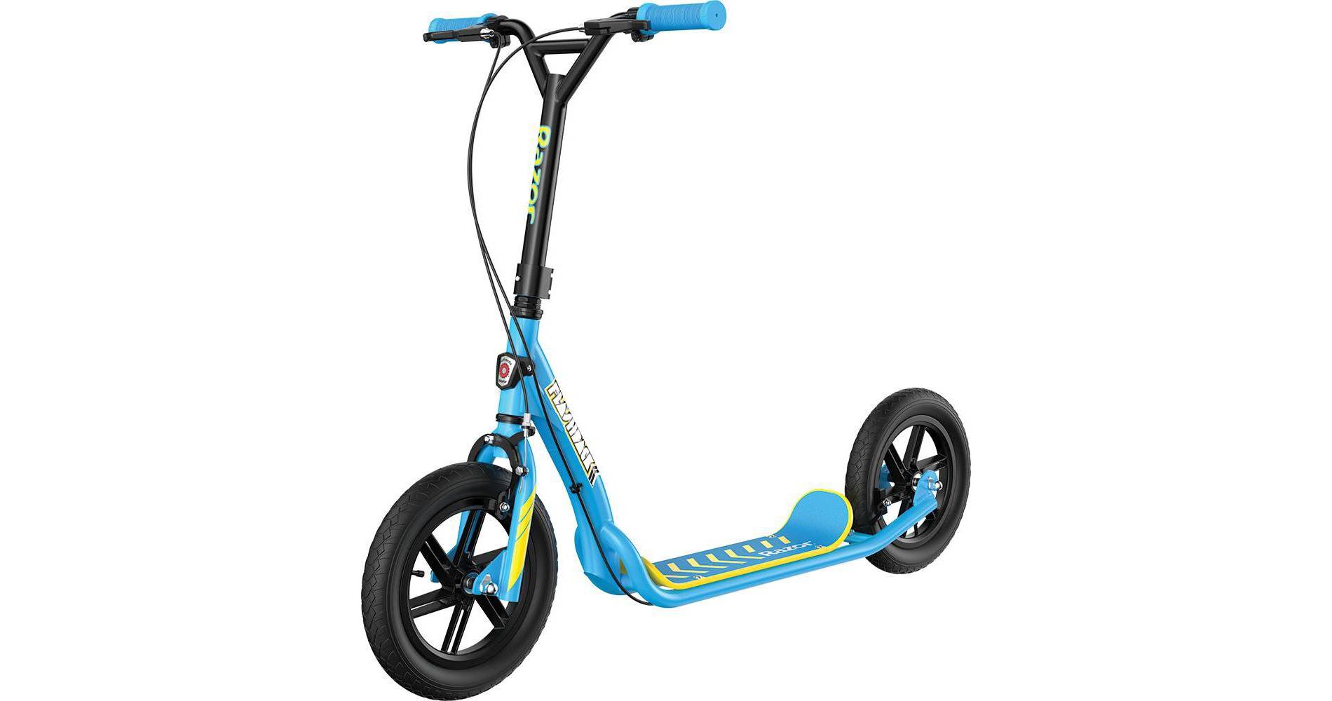 Razor Flashback 2 Wheel Kick Scooter - Blue: Steel Frame, Hand-Operated Brakes