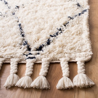 Navy and Ivory 4' x 6' Hand-Tufted Wool Shag Rug
