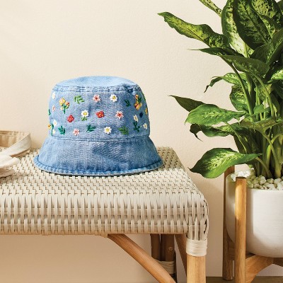 Mondo Llama - Brandclub - Bucket Hat Floral Embroidery Craft Kit
