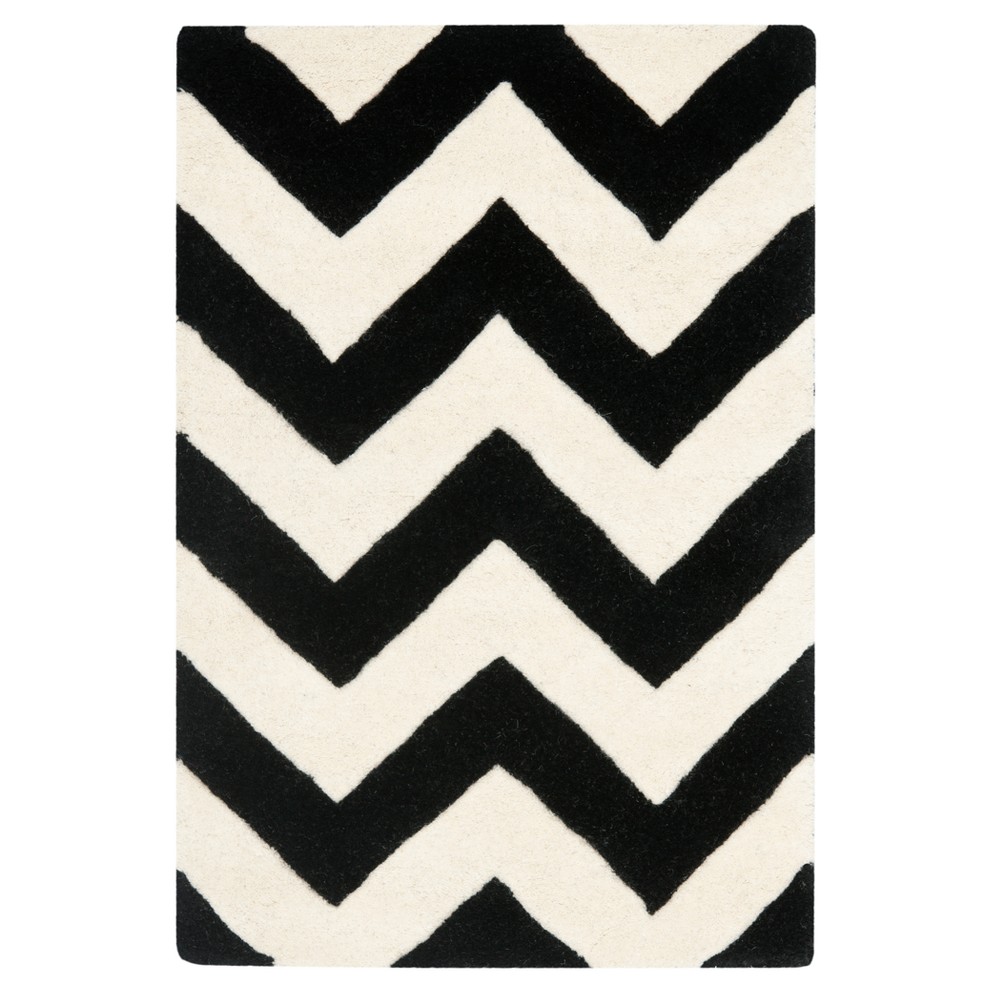 Black/Ivory Chevron Tufted Accent Rug 2'x3'