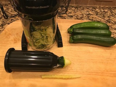 Hamilton Beach 3-in-1 Electric Vegetable Spiralizer & Slicer With 3 Cutting  Cones for Veggie Spaghetti, Linguine, and Ribbons, 6-Cups, Black,70930